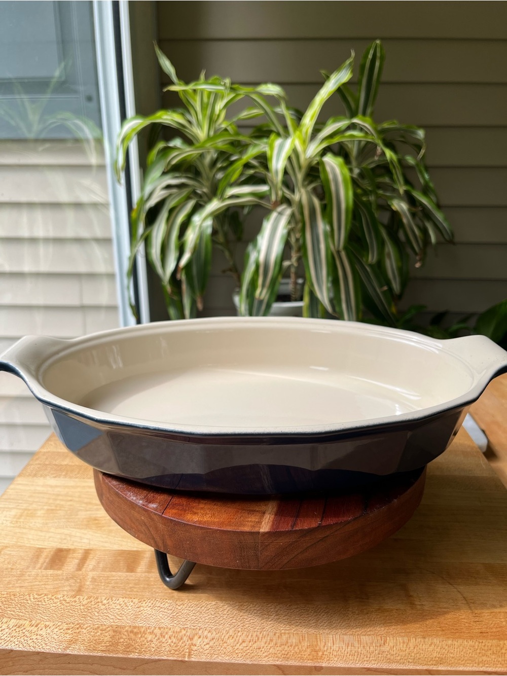 Emile Henry-Williams Sonoma oval baker dish 13" x 8"x 2" France cobalt blue
